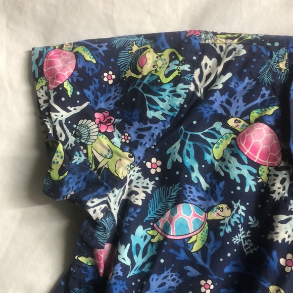 Blue Cherokee scrub top extra small pockets euc - Picture 3 of 10